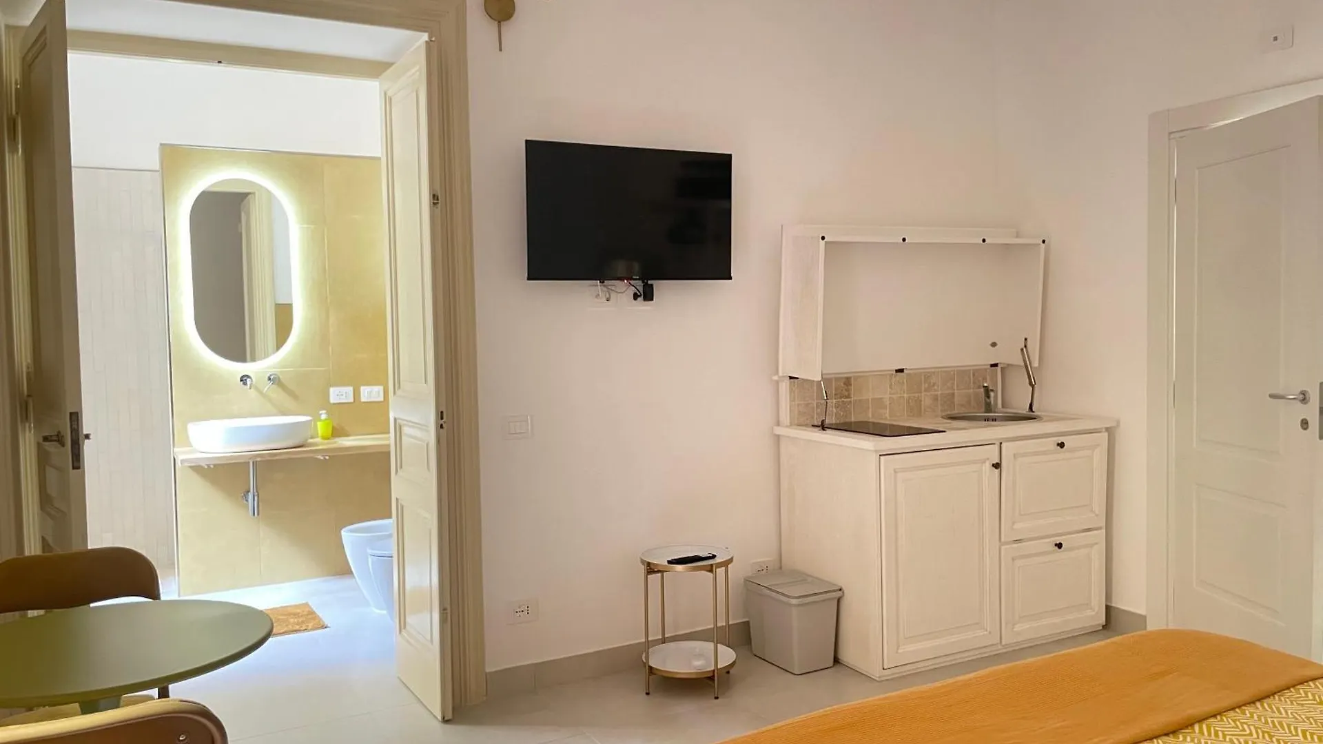 Bed & Breakfast Rch Roman Central House  Rome